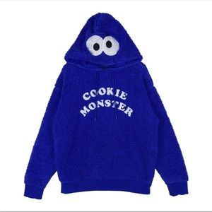 This is a hoodie I bough from Etsy, but it fit too small on me. READ SIZE!